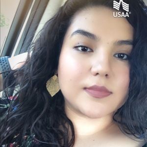 Meet your Posher, Leticia